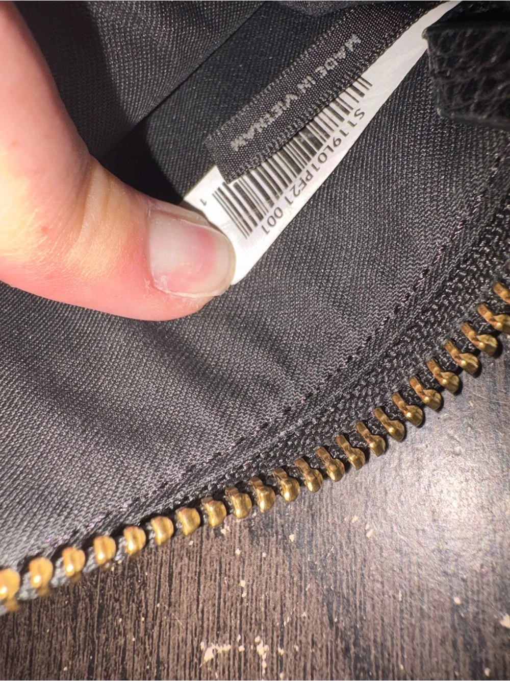 Marc Jacobs Black Pebbled Leather Zip Wallet Gold Keyring